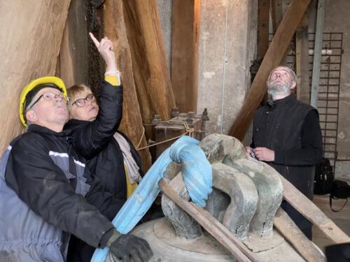 05_zleva P.R.Manoušek, S.Krejčová, P.Vácha u zvonu Michal_foto@Jana Vyčítalová