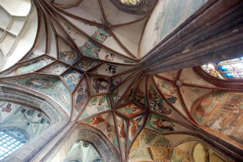 klenba nad ochozem za hlavním oltářem